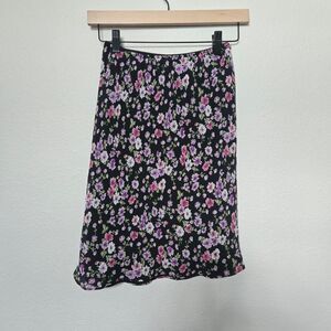 Floral Knee Lenght skirt with mesh underlay